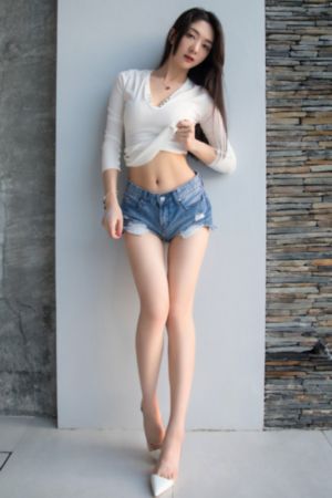 荫蒂每天被三个男人添_超清免费在线播放